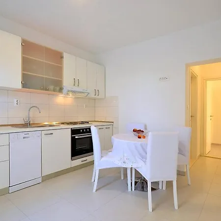 Apartment Dinka Milicic *