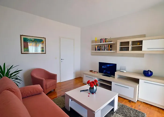 Dinka Milicic * Χβαρ